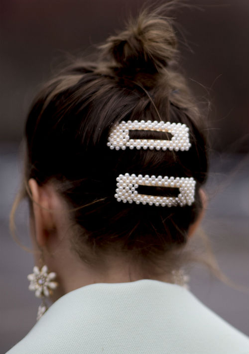 Con perlas al estilo Chanel, metalizadas o en versión joya, con pedrería para transformar tu “look” de diario a uno para el cóctel. (Foto: WGSN)