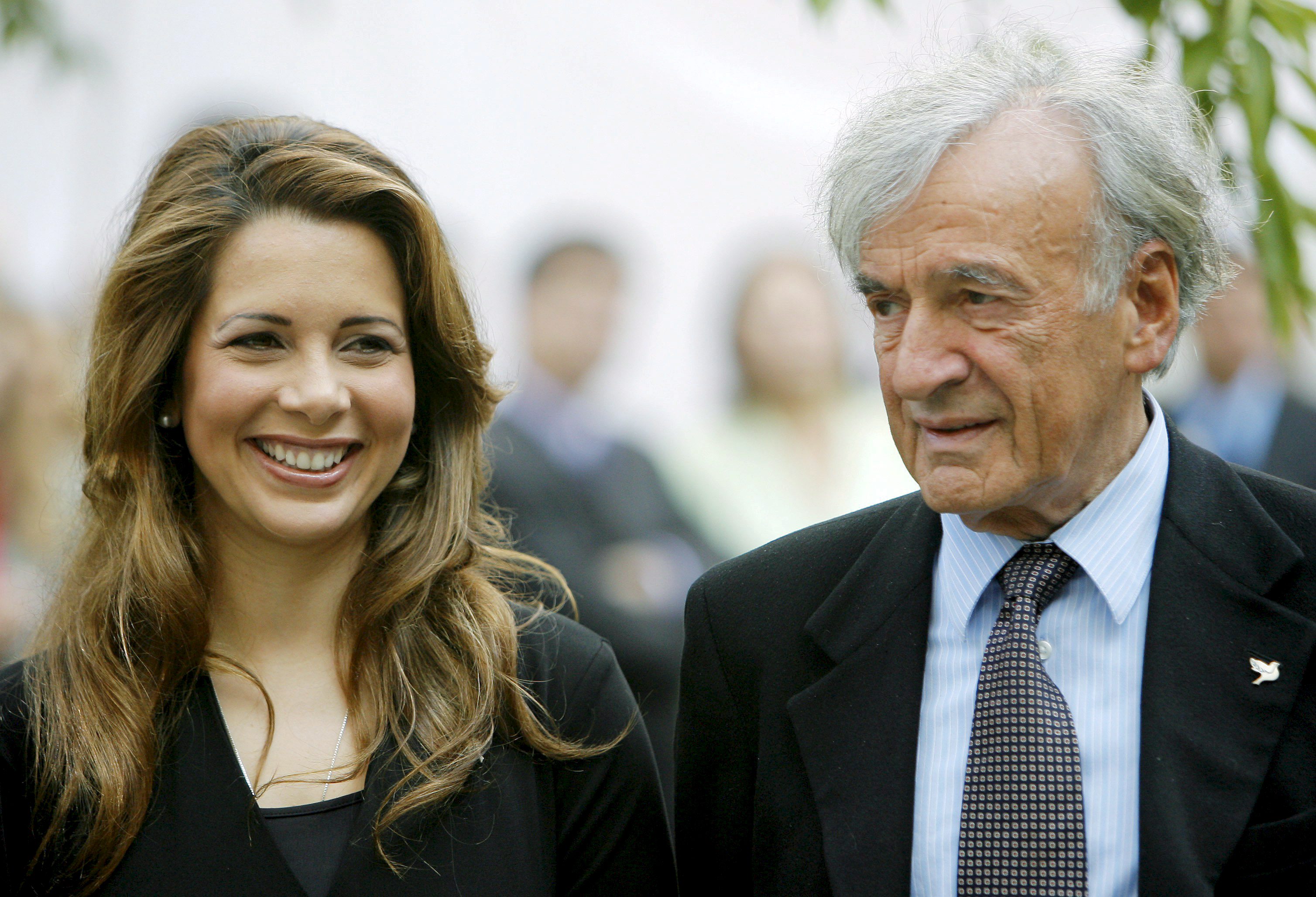 En 2007, junto al premio Nobel de la Paz Elie Weisel, durante la conmemoración en Nueva York del Día Internacional de la Paz. (Archivo)