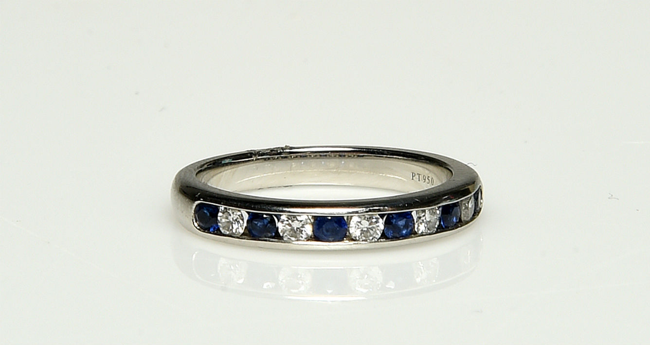 Aro en brillantes y zafiros, de Tiffany. (andre.kang@gfrmedia.com)