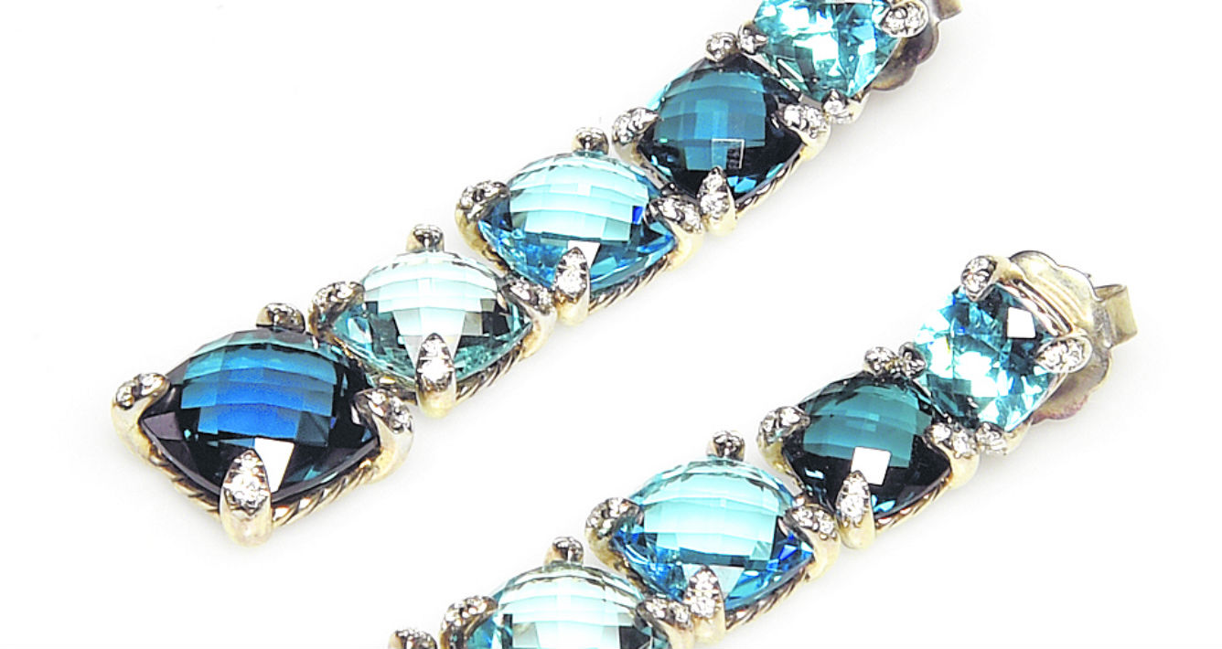 Pantallas largas en varios tonos de azul de David Yurman. (andre.kang@gfrmedia.com)