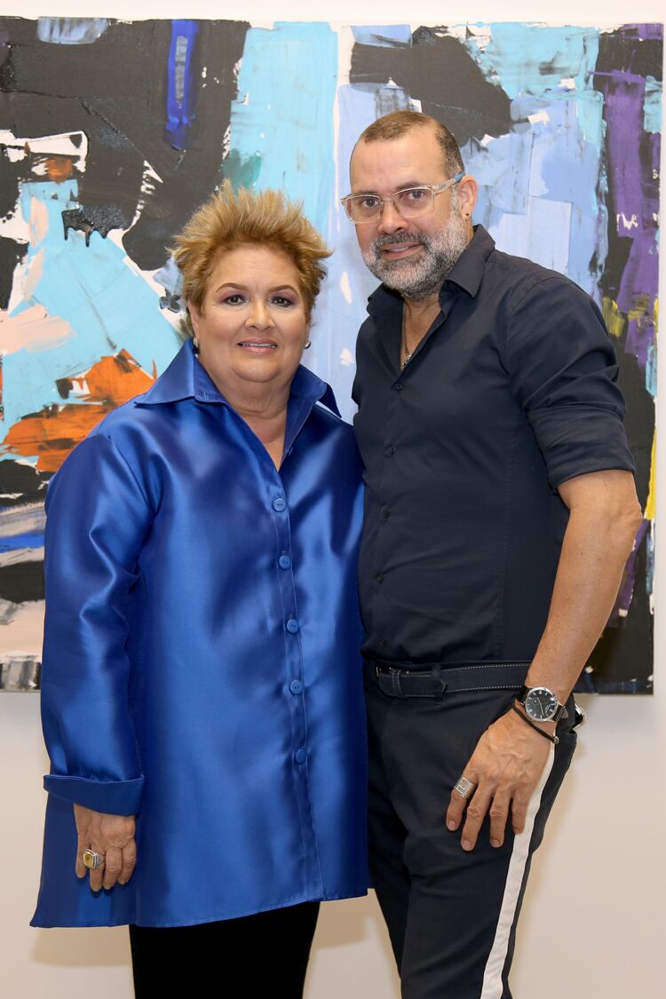 La directora de la galería, Sylvia Villafañe y el diseñador David Antonio. (Suministrada)