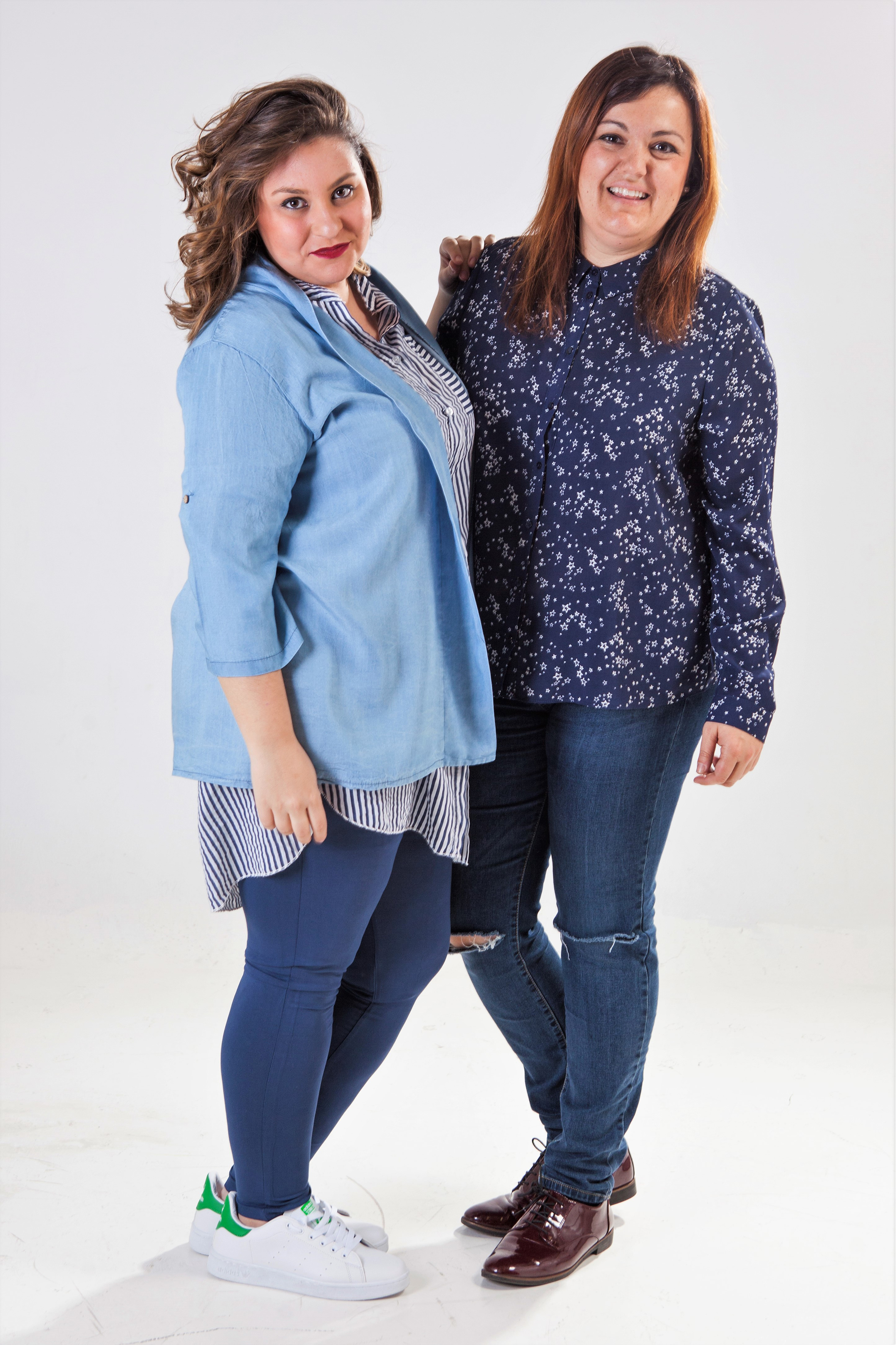 Patricia Porta, duela de la tienda Corazón XL, posa junto a la modelo Judith. EFE