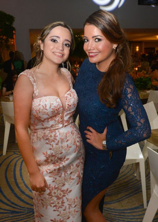 Ana Sofía Colón y Regina Merino, en el Prom Night de Robinson School en el hotel Caribe Hilton.