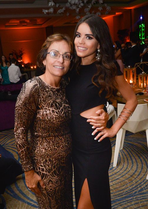 Sonia Torres y Alexandra López, en el Prom Night de Robinson School en el hotel Caribe Hilton.