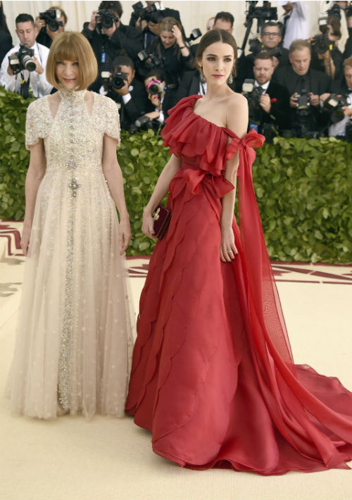 La anfitriona del evento y editora de la revista Vogue, Anna Wintour junto a su hijan Bee Shaffer (AP)