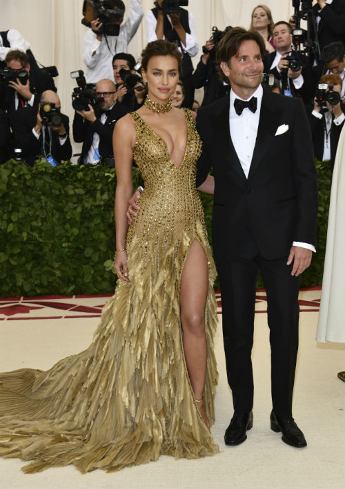 Irina Shayk y Bradley Cooper (AP)