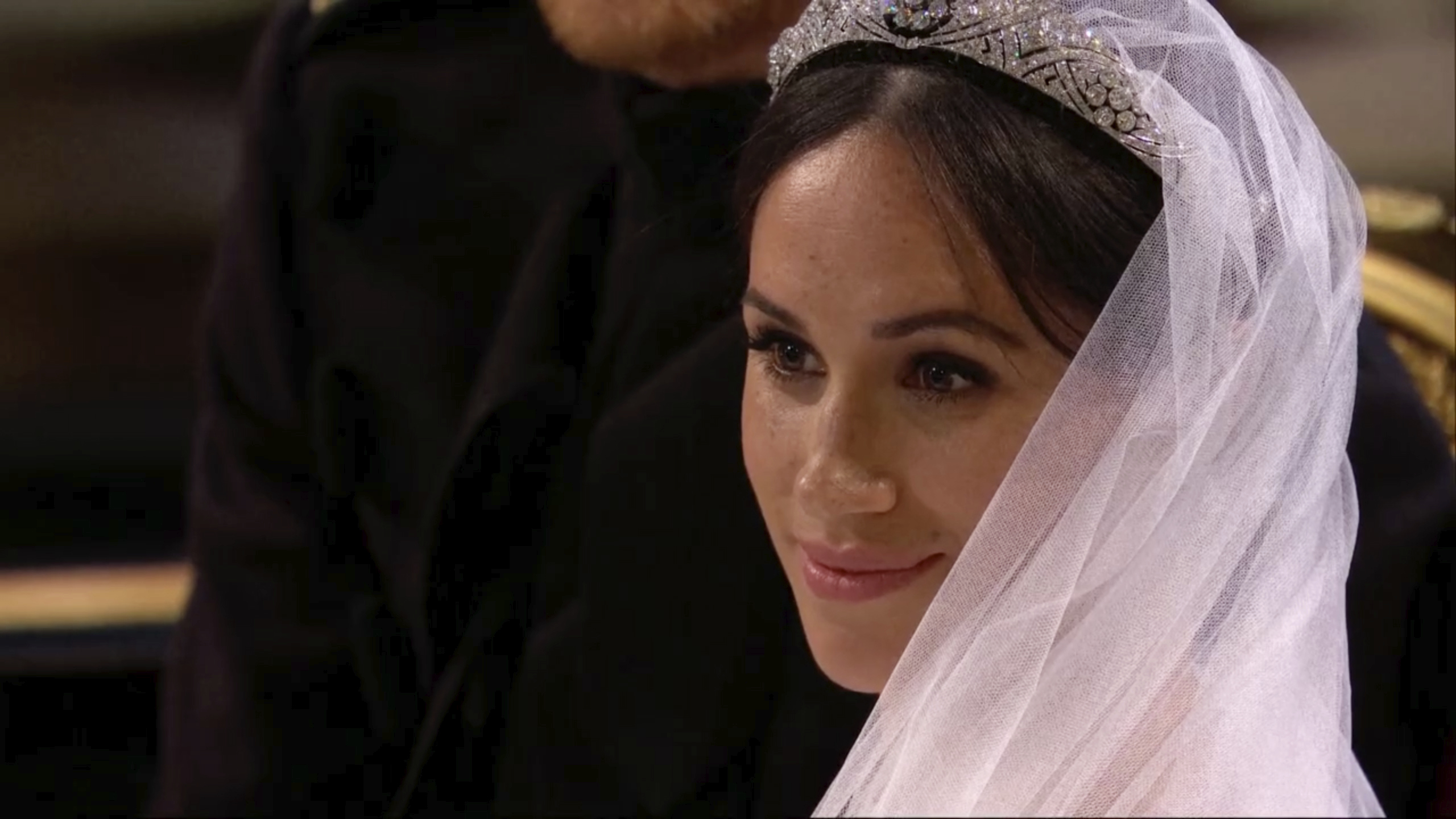 Bellísima, Meghan lució la tiara de filigranas de la reina Mary. (Foto: AP)