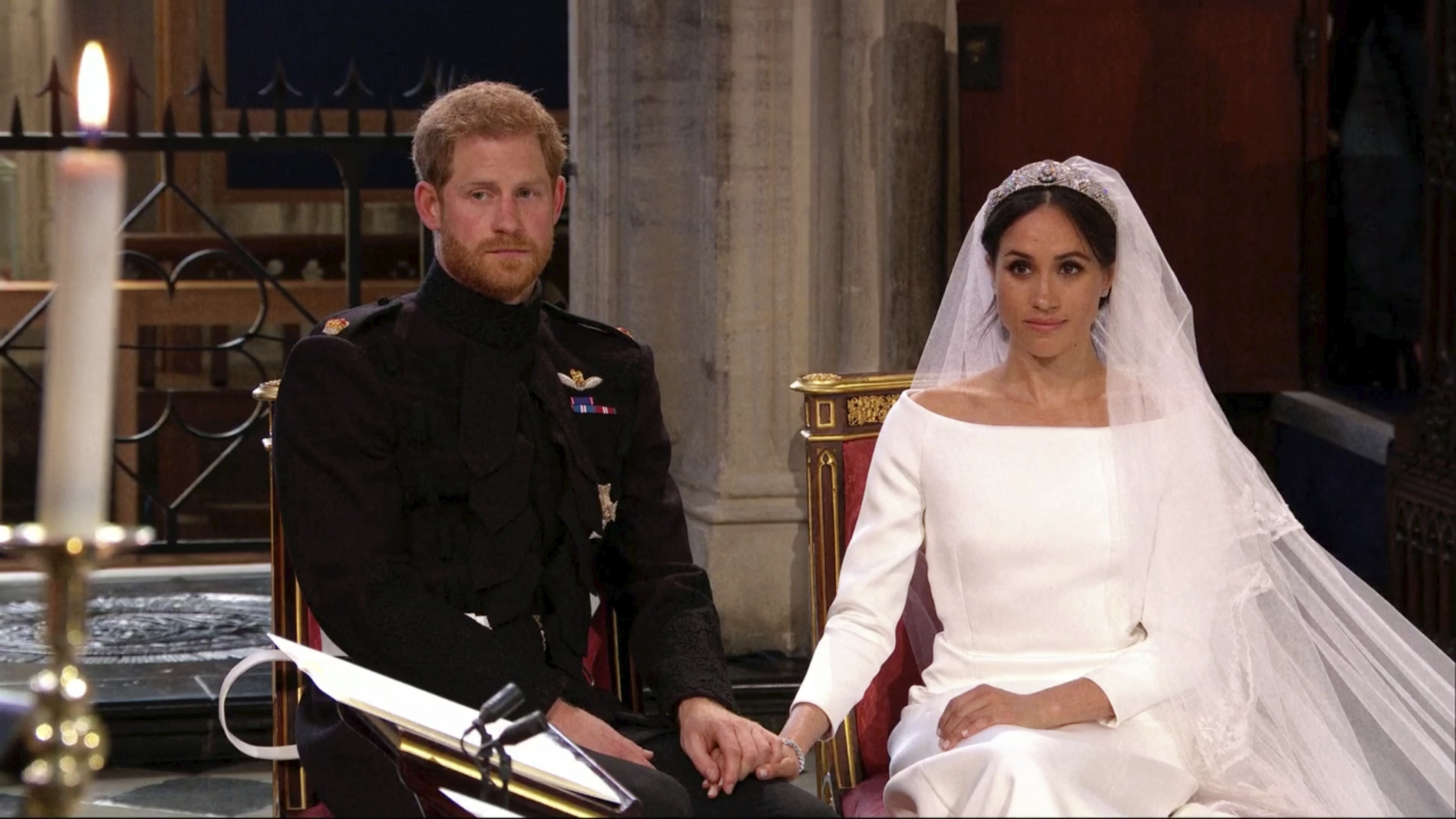 Harry y Meghan escuchan uno de los sermones durante la ceremonia religiosa. (Foto: AP)