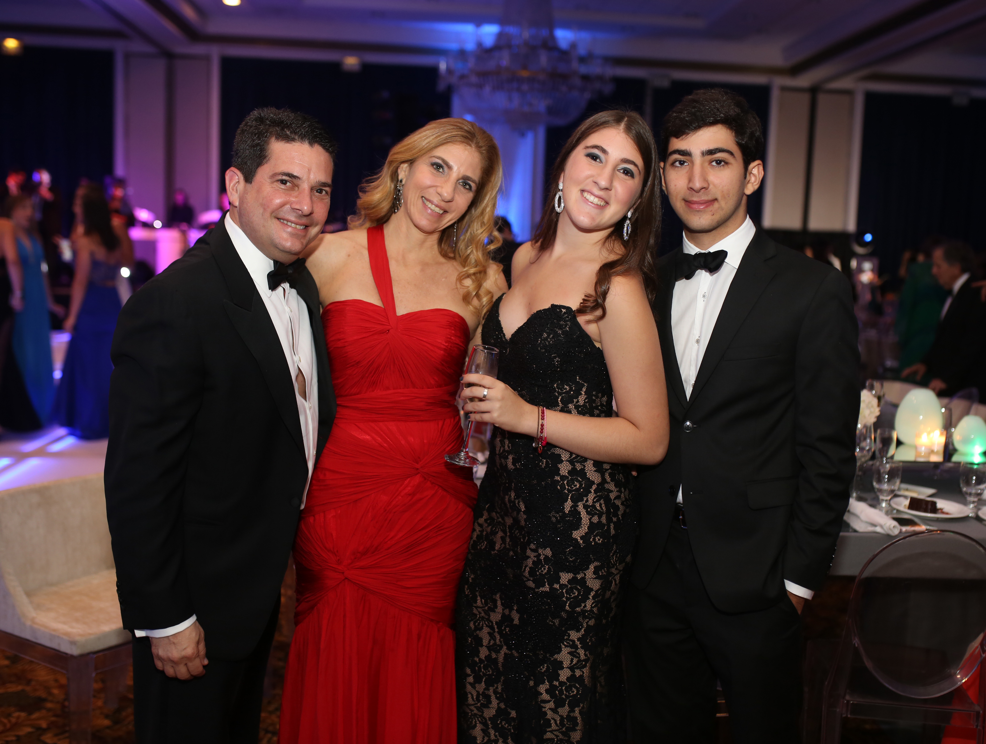 Joel, Sary y Sol Bender junto a Daniel Btesh. Foto José R. Pérez Centeno.