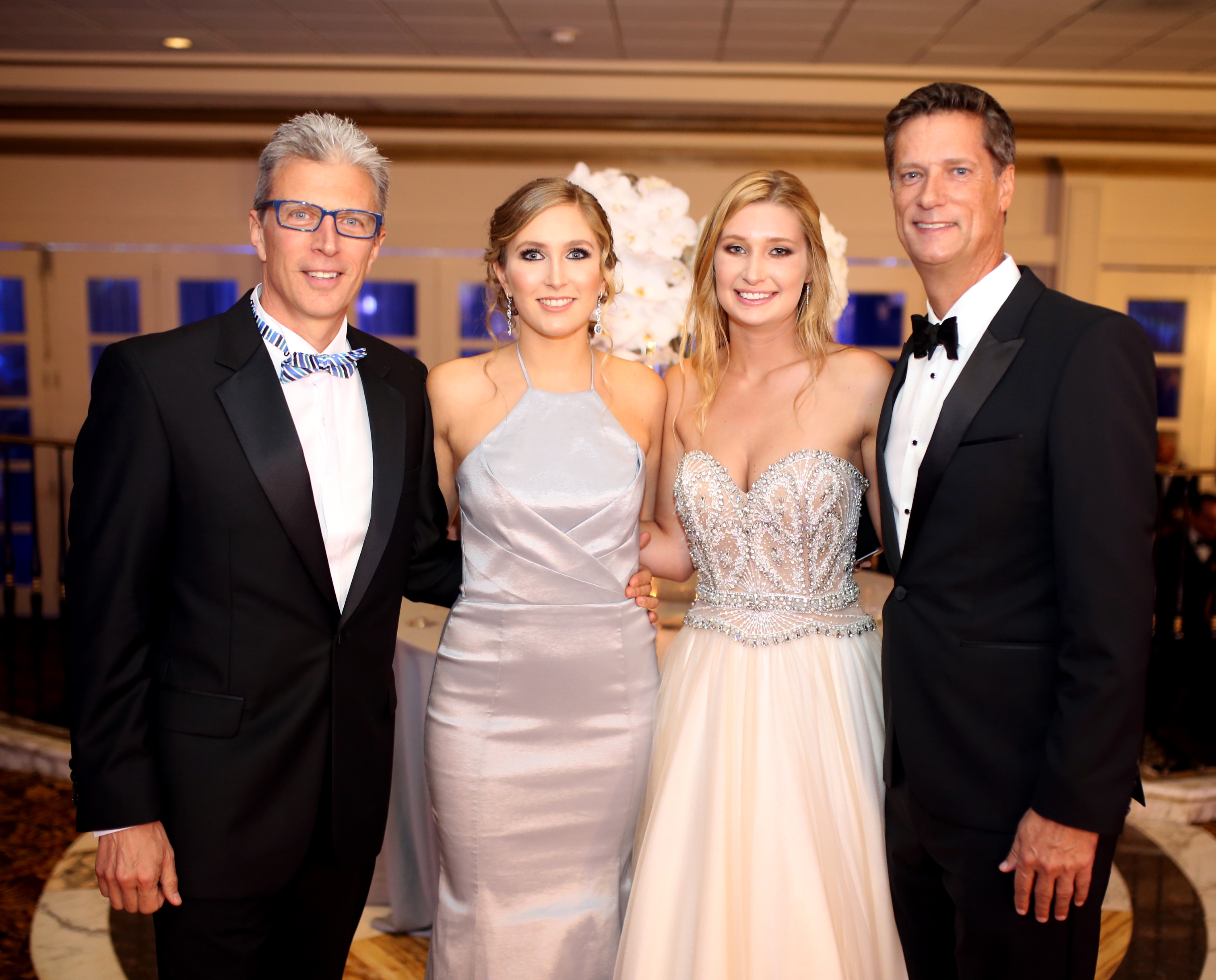 Sergio y Bella Solanot junto a Olivia y James Coomes. Foto José R. Pérez Centeno.