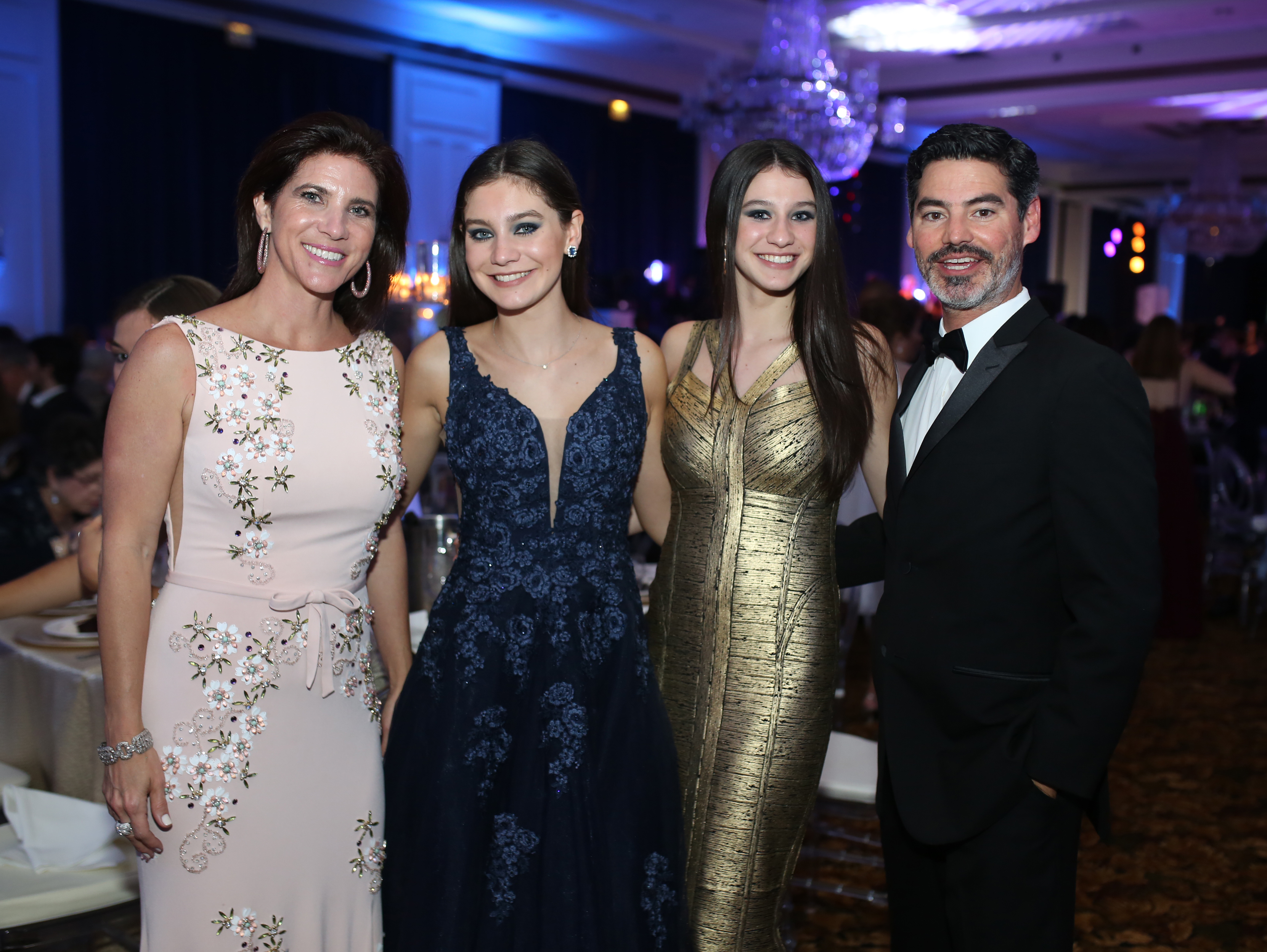 Michelle Fuentes, Adriana, Cecilia y Angel Alonso. Foto José R. Pérez Centeno.