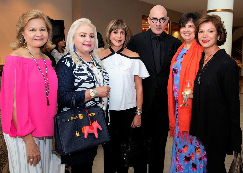 Mildred Rivera, Vivian Freije, Marisita Cortés, Adrián Villeta, Janet Santos y María Fernanda Levis.
