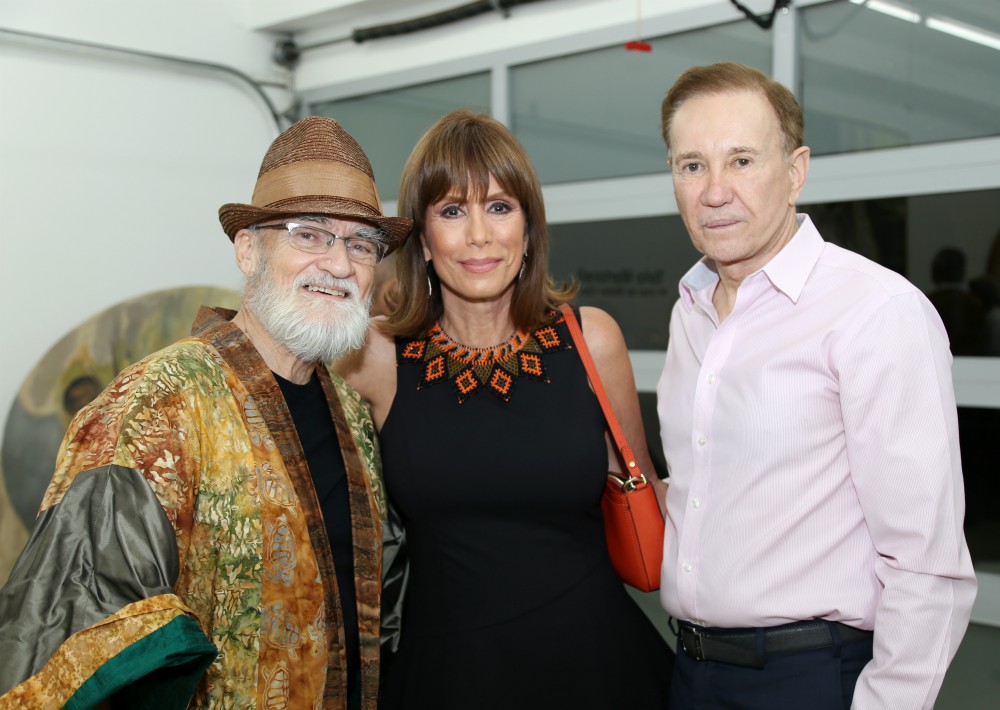 Antonio Martorell, Cyd Marie Flemming y Atilano Cordero celebran la apertura de la exhibición. (Foto Nichole Saldarriaga)