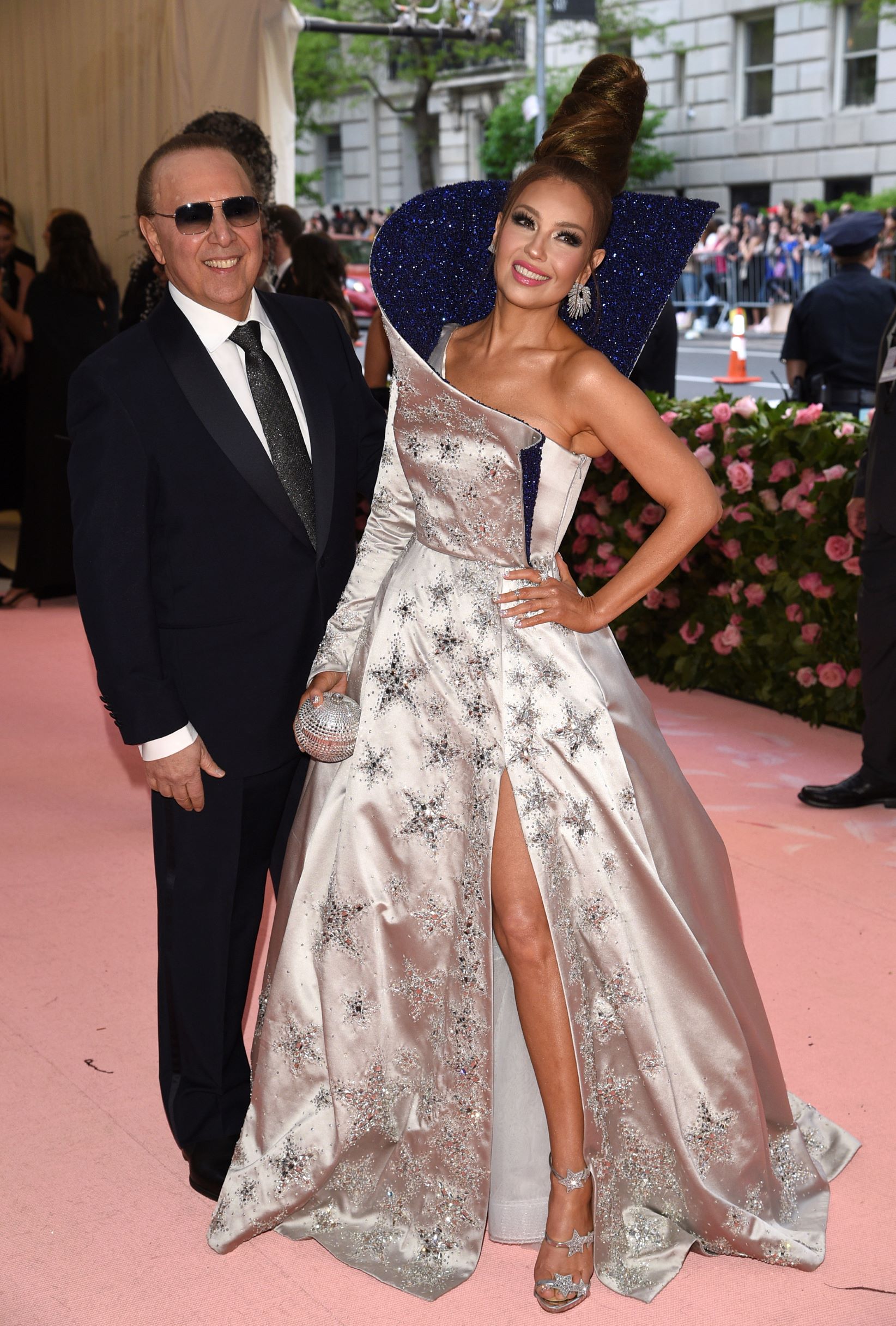 El productor Tommy Mottolla y la cantante Thalia. (AP)