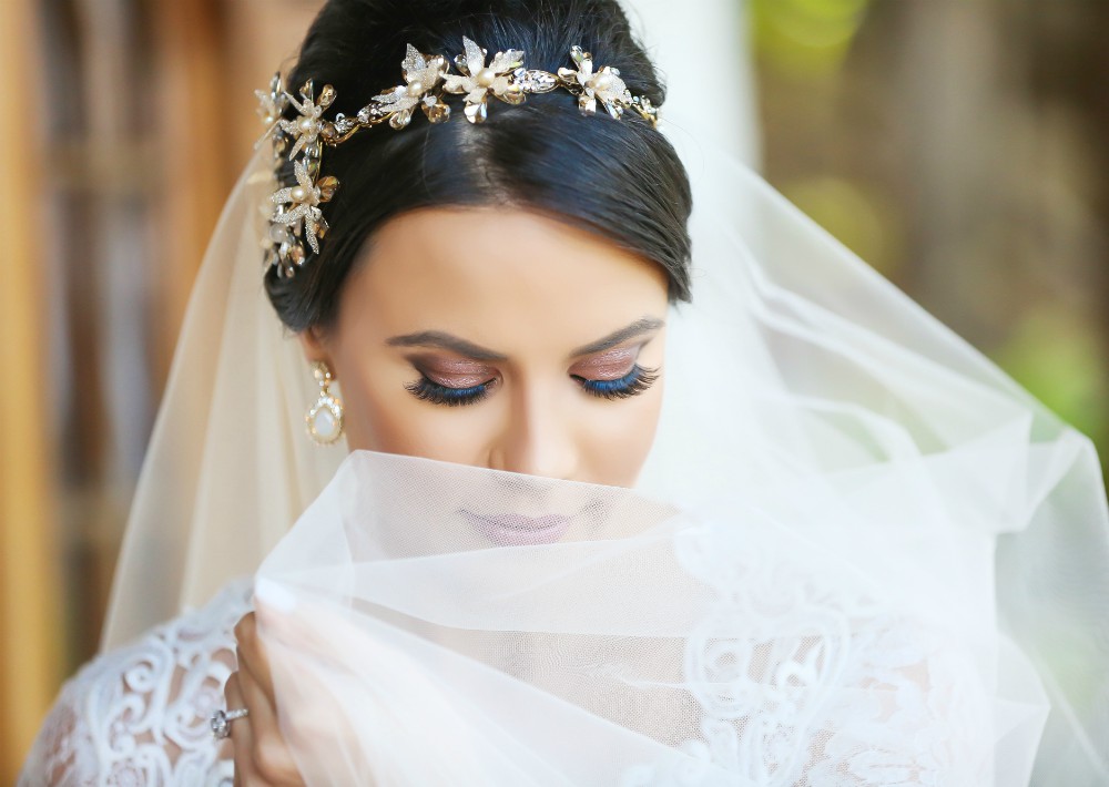 Tocado: María Elena Headpieces.