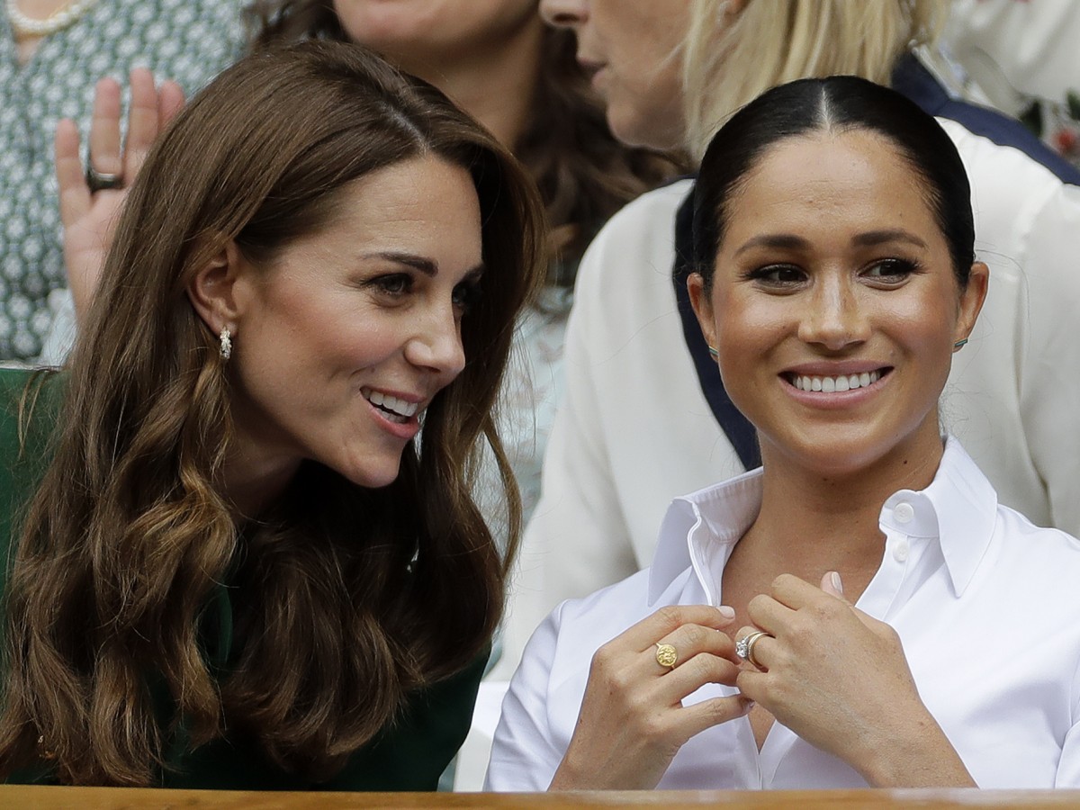 Una de las revelaciones más impactantes, fue la que hizo Meghan a preguntas sobre si fue verdad lo que publicaron los tabloides de que hizo llorar a la duquesa de Cambridge, Kate Middleton. “Ocurrió al revés y días después ella pidió disculpas y hasta me envió flores", señaló Meghan, quien destacó que ese escándalo fue un momento clave en su relación con la realeza porque, según dijo, todo el mundo sabía que la información era falsa y nadie hizo nada por cambiarlo. (Archivo)
