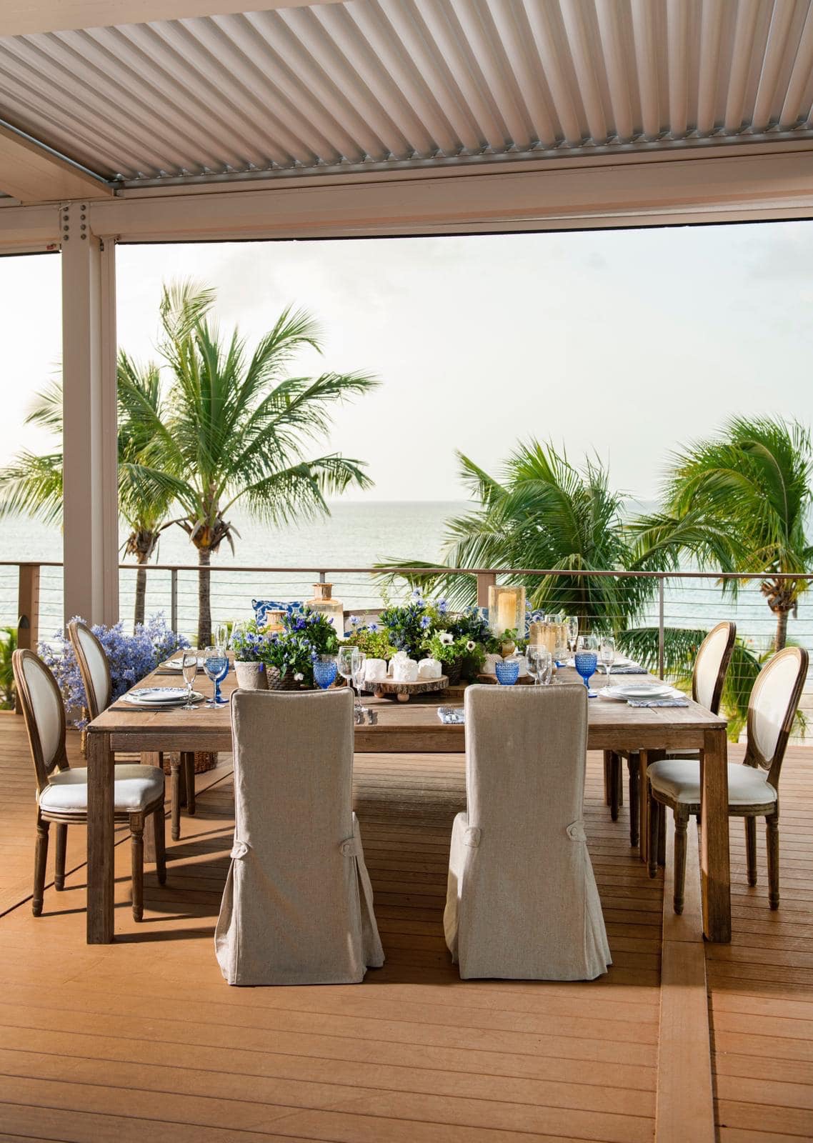 La mejor manera de crear una boda elegante y con estilo es ser consistentes de un tema. (Raúl Arzuaga)