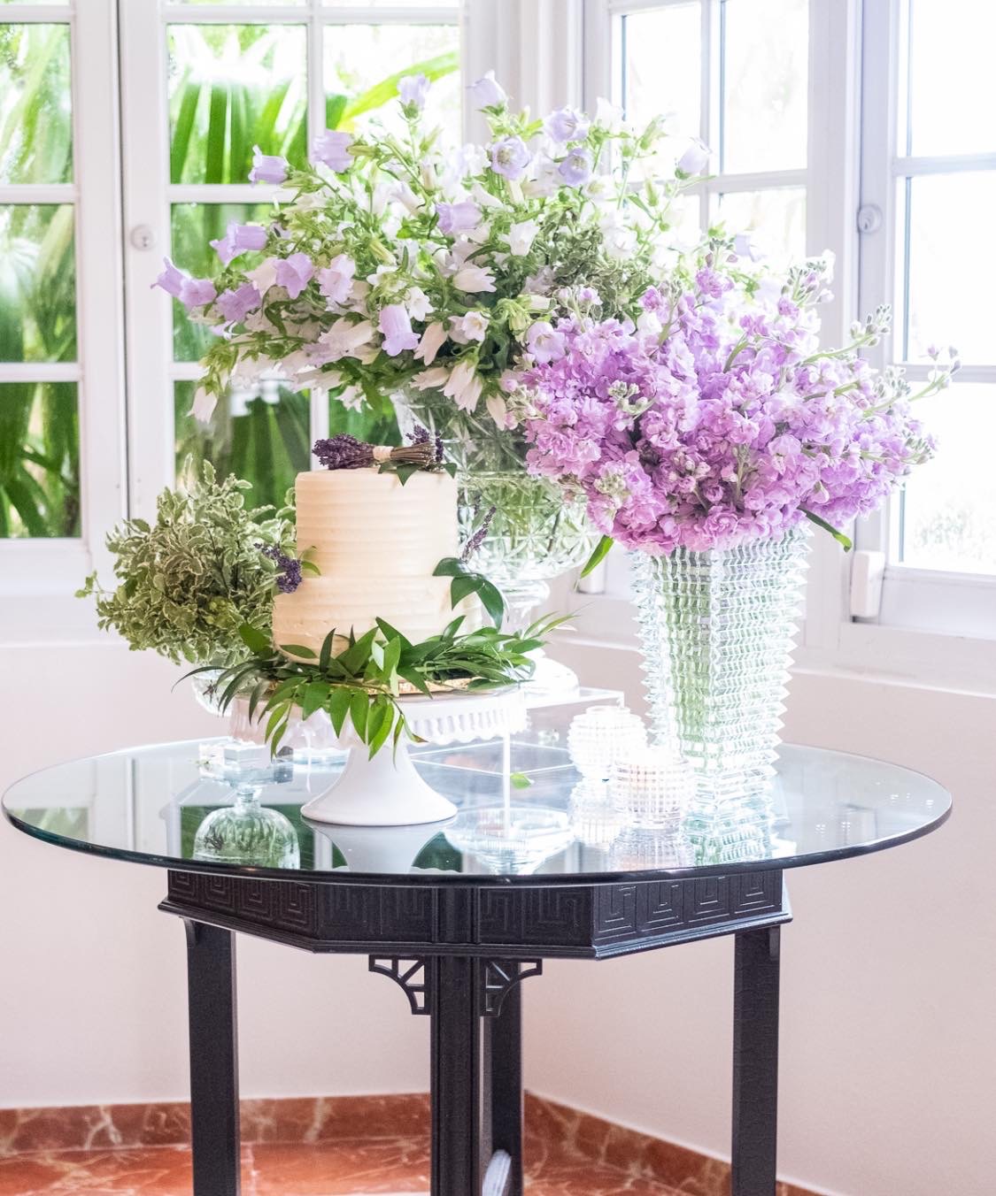 El hecho de que la boda sea en casa no quiere decir que hay que restarle al glamour y buen gusto. (Ishan Robles)