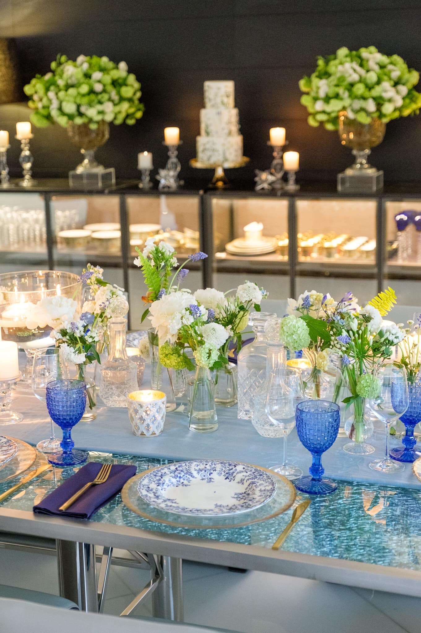 Dos estancias que no pueden faltar en una boda en casa es un área para realizar la ceremonia y una mesa donde brindar luego de que los recién casados hayan expresado el esperado “sí, acepto”. (Ishan Robles)