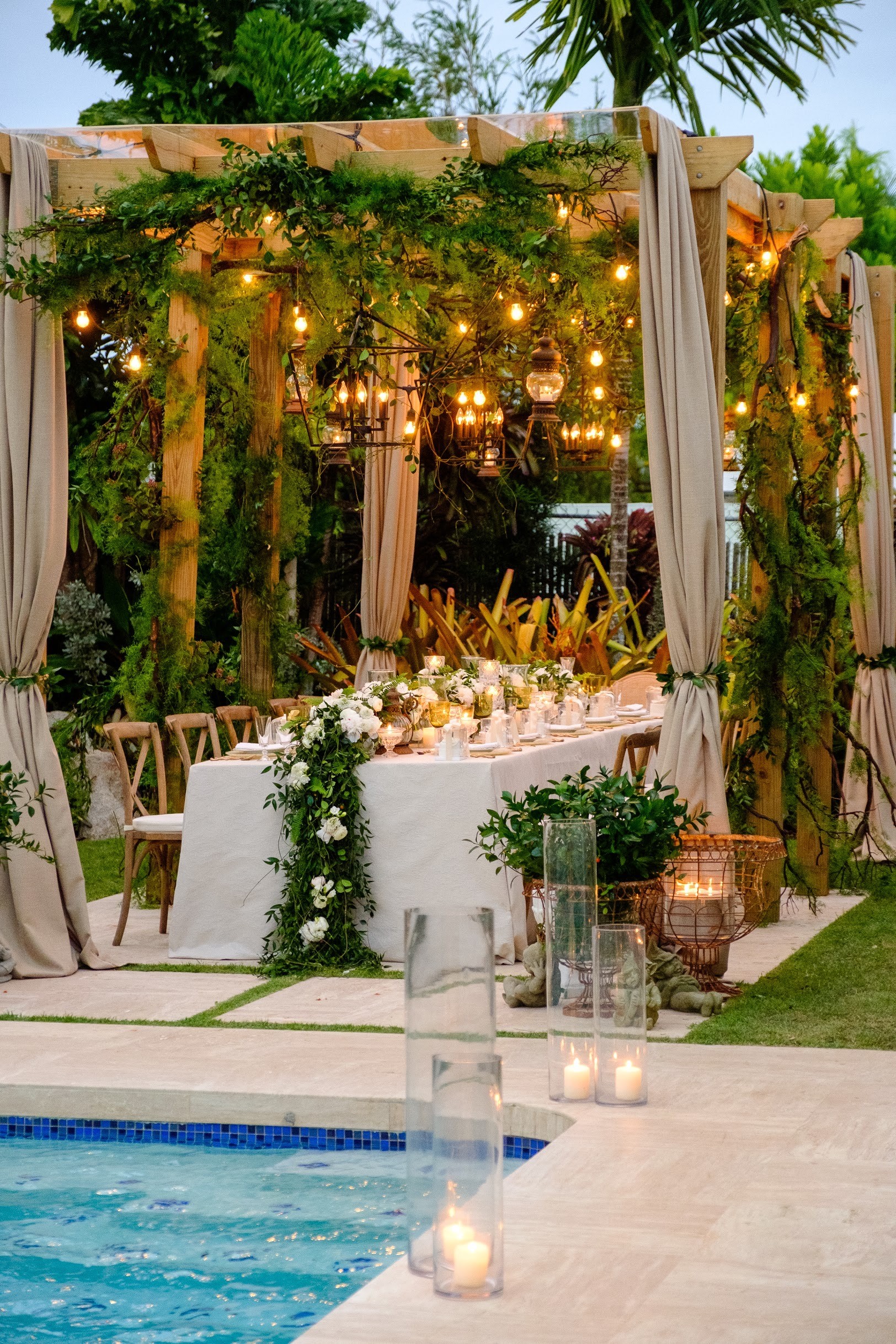 Ceremonia y recepción: Parroquia Stella Maris y residencia en Garden Hills (Wedding Mafia)