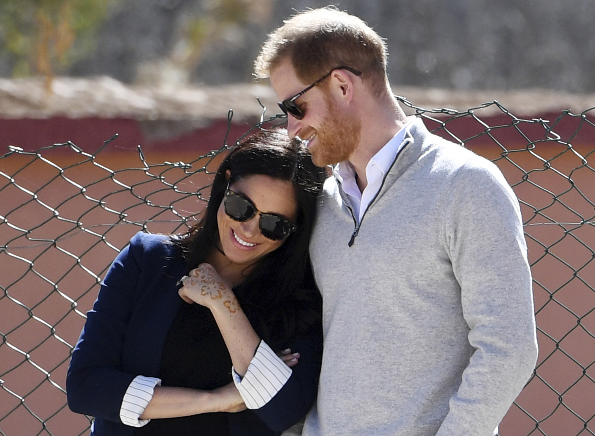 “Tener a un varón y ahora a una niña, qué mas puedo pedir. Ahora, tenemos nuestra familia, nos tenemos a nosotros cuatro y nuestros dos perros", expresó Harry tras revelar a Oprah el sexo de la bebé que esperan para este verano. (AP)