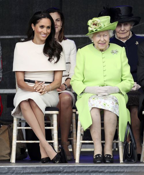 “La reina siempre ha sido maravillosa conmigo”. Meghan señaló que, a pesar de los rumores de que tenía una mala relación con Elizabeth II, ésta siempre ha sido amable con ella y que hasta durante su primer compromiso público juntas (en la foto) la reina le hizo un regalo. (Archivo)