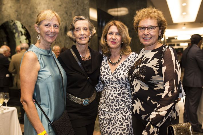 Elizabeth Parker, Kitty Moscoso, Annie McGrath y Galina Borschow. Foto Xavier García.