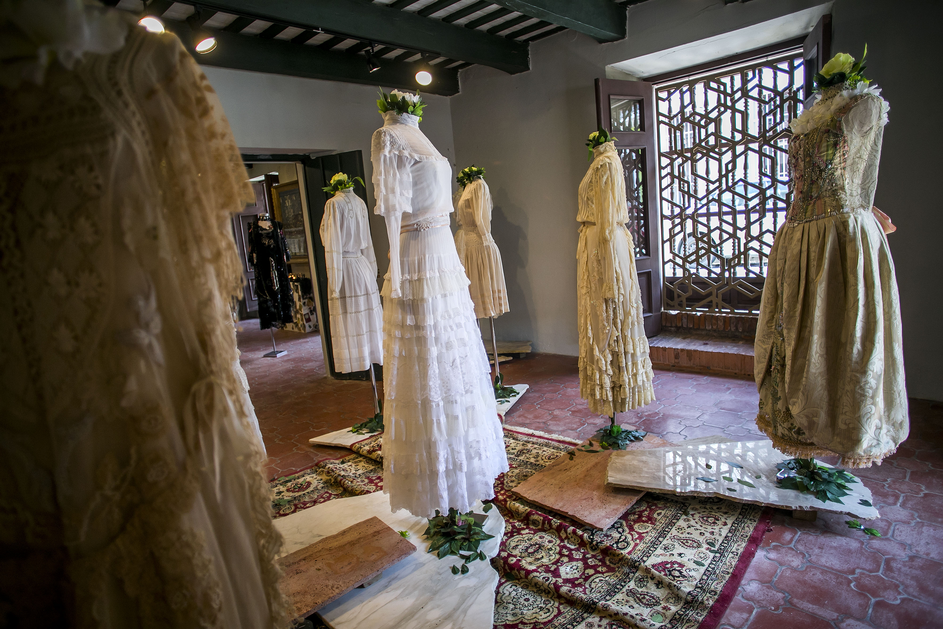 En uno de los salones hay doce vestidos de boda que utilizaron algunas personalidades, modelos y socialités puertorriqueñas, incluyendo a Cappalli. (Foto: Xavier García)