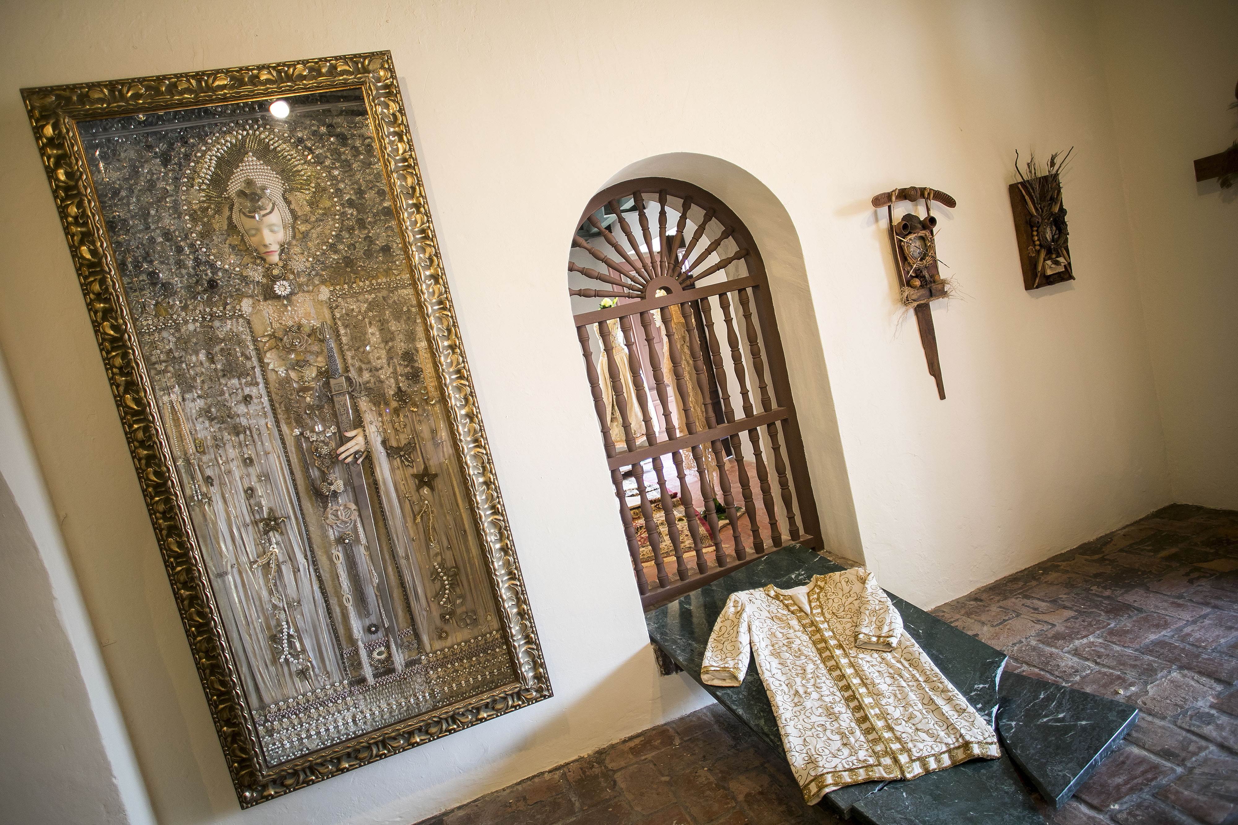 La exhibición que permanecerá por los próximos meses en La Casa de los Contrafuertes, en la Calle San Sebastián del Viejo San Juan. (Foto: Xavier García)