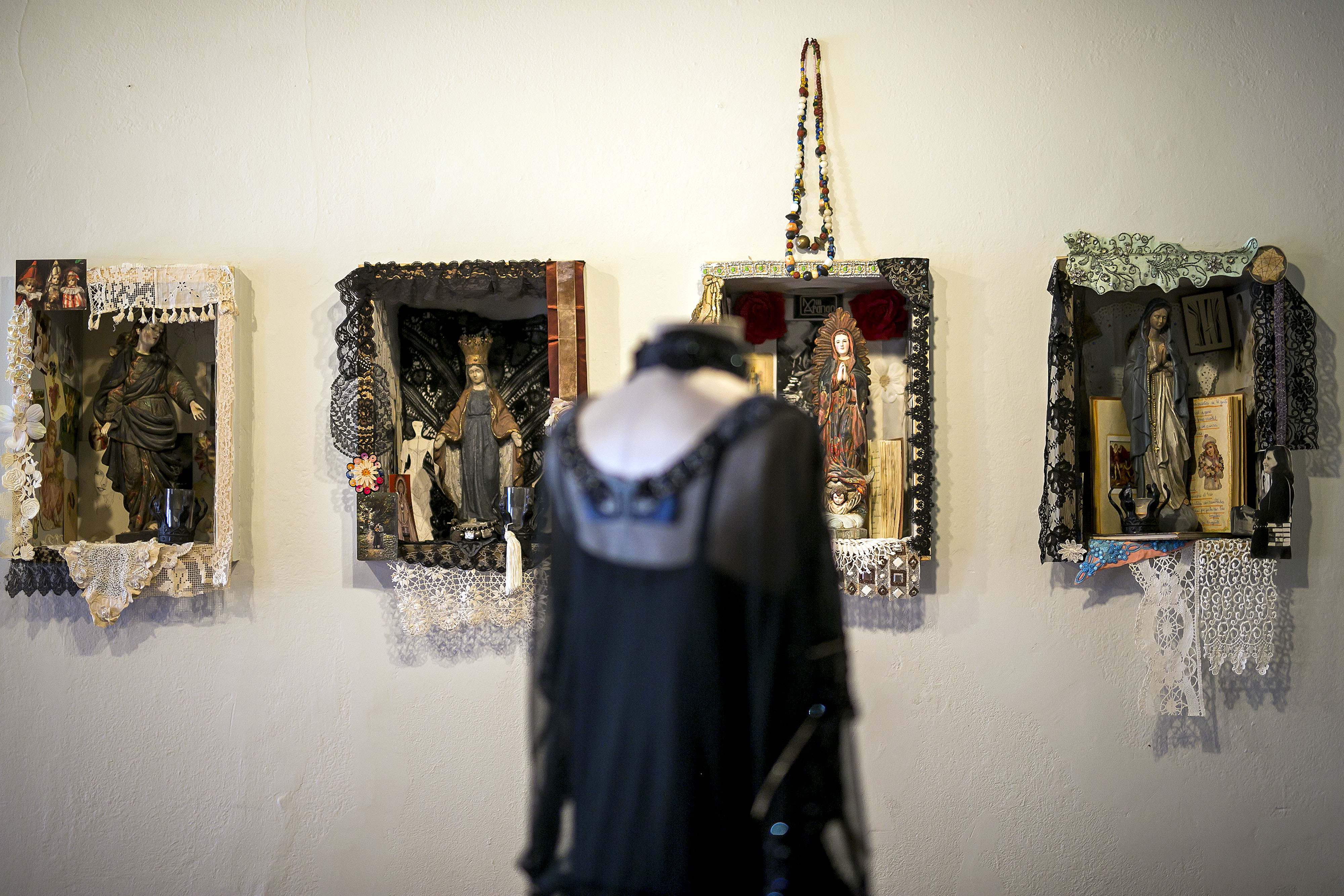 La moda y el arte fueron dos de las grandes pasiones de Arango, lo que es palpable en la exhibición. (Foto: Xavier García)