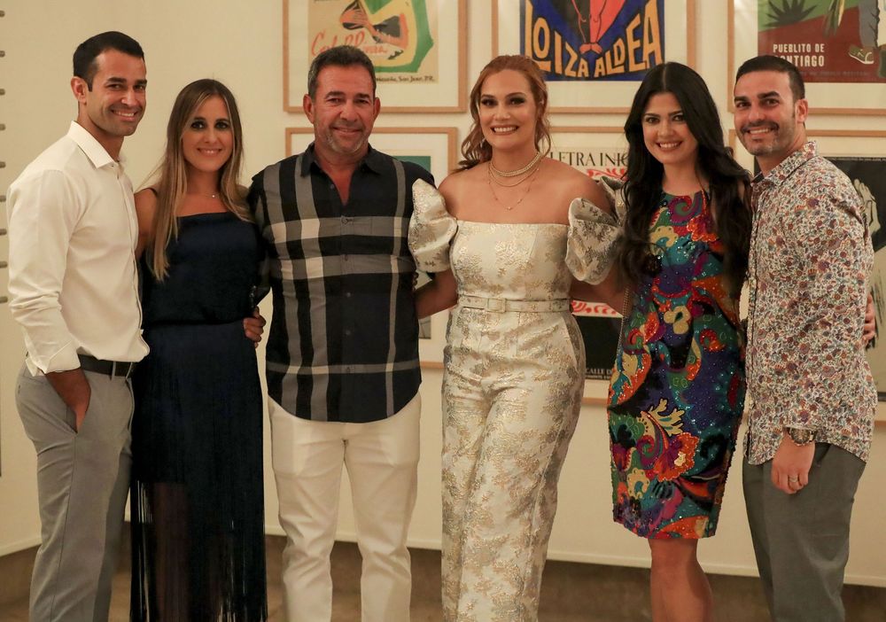 Desde la izquierda, Néstor Gonzalez, Alexandra Arbona, Néstor Gonzalez Romero, Marta Grullón, Gabriella Gonzalez y Luis Quintana, todos de Ferries del Caribe, cuya fundación, que se ha enfocado en la reconstrucción de hogares en la Isla tras el paso del huracán María, fue la beneficiaria del evento Foto david.villafane@gfrmedia
