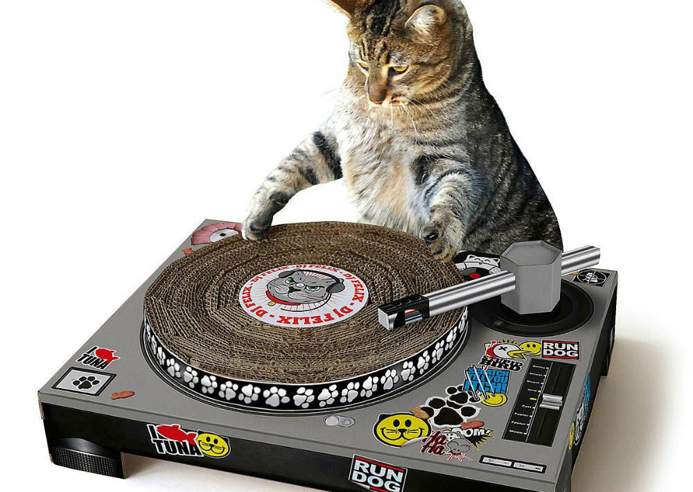 Plato de rascar las uñas “ DJ Cat Scratching” para gatos, de Amazon. (Foto: Suministrada)