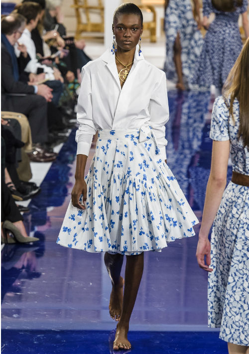 CAMISA. Es un clásico súper versátil. Va bien con un mahón para el diario, con falda estrecha o pantalón para la oficina, hasta con falda circular o línea A para un cóctel. (WGSN)