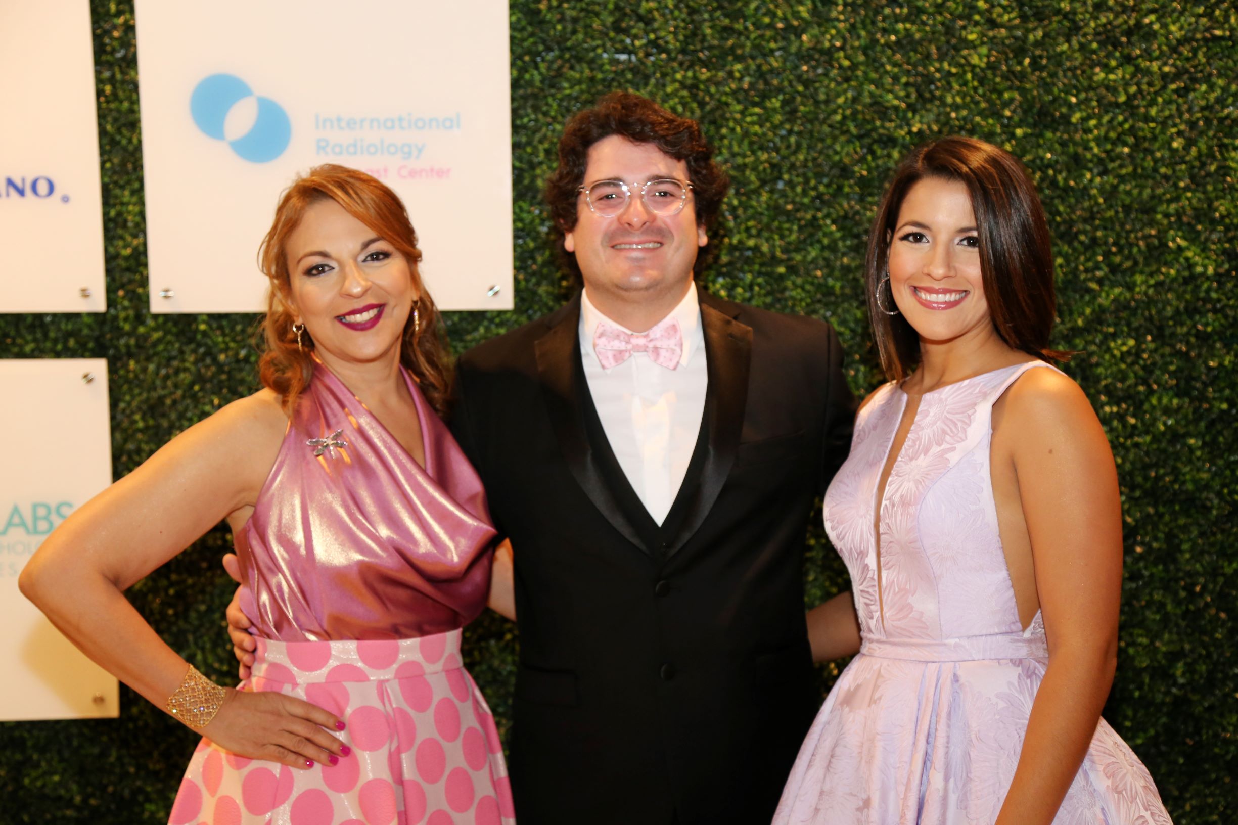 Aimee Santiago, Carlos Carro y Paola González (Nichole Saldarriaga)
