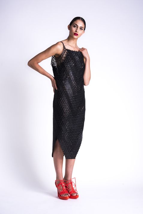 Vestido en filaflex de la colección de Peleg.