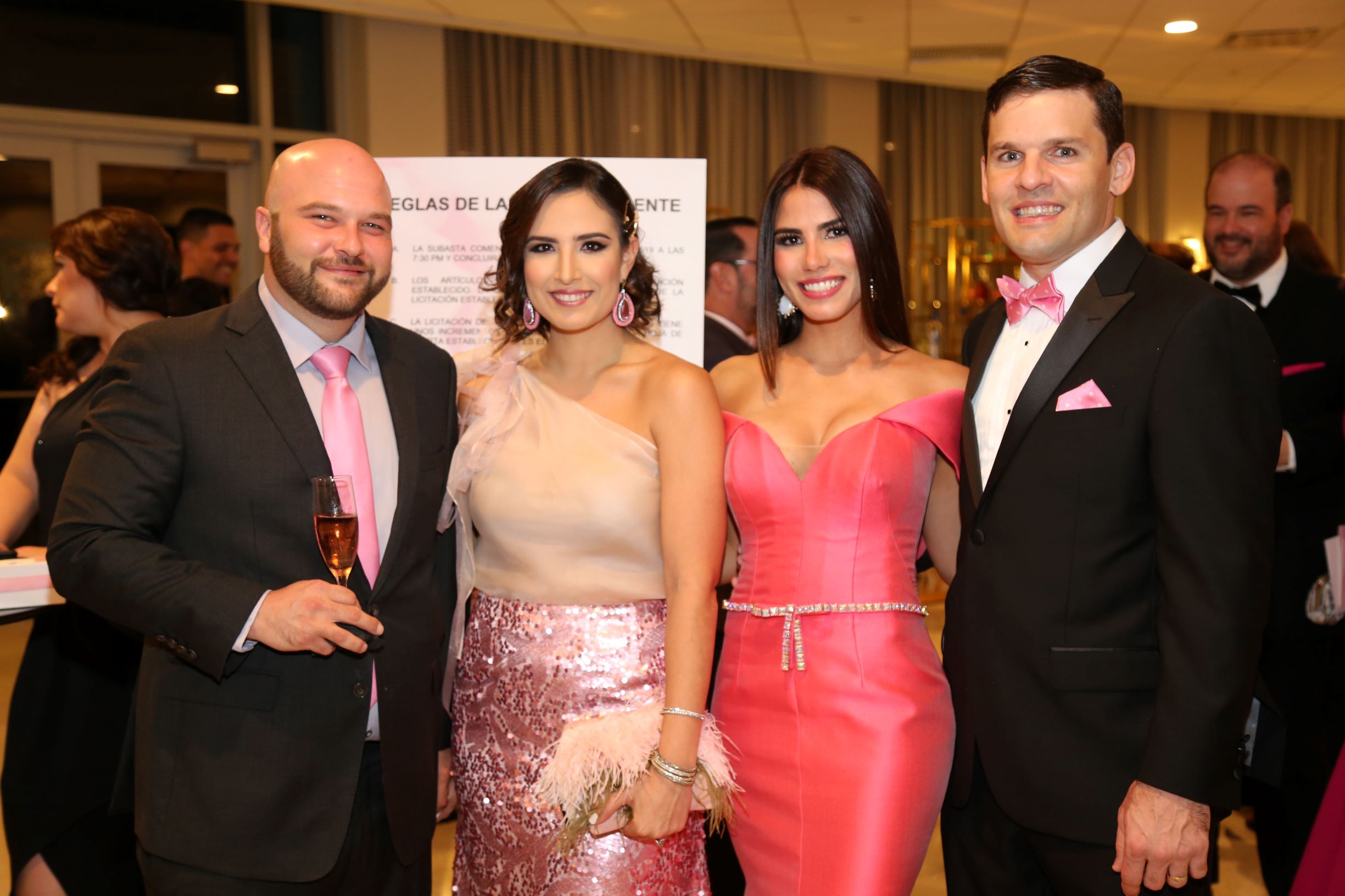 Roberto Vicens, Natalia Martínez, Carla Fernández, Luis Báez (Nichole Saldarriaga)