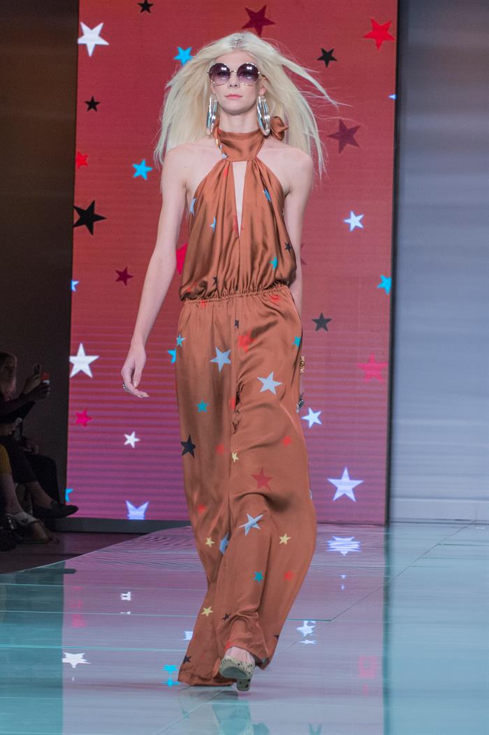 Telas livianas y vaporosas en este diseño que Shantall Lacayo presentó durante la Semana de la Moda en Miami 2017. Foto EFE/Giorgio Viera