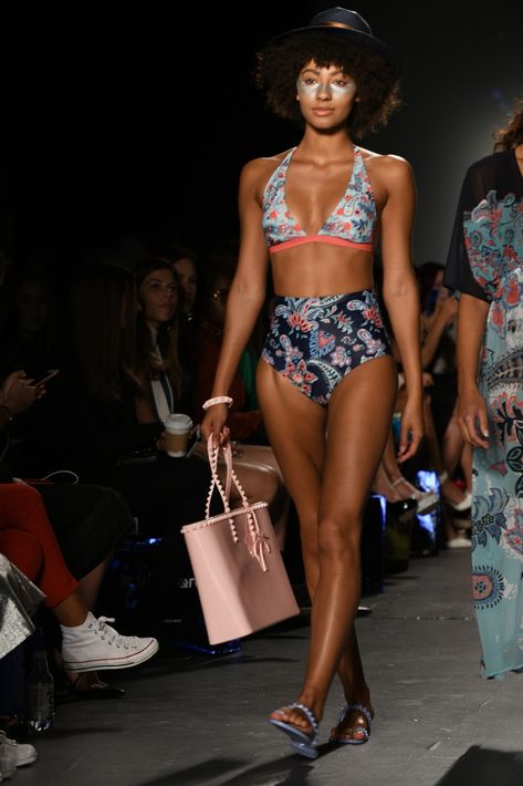 El sombrero es un complemento de moda y de protección para tu "look" playero. (Foto: Suministrada)
