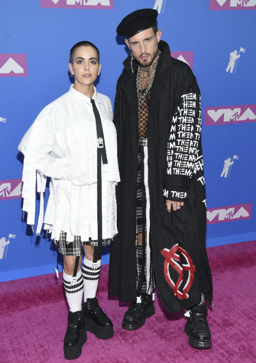 El actor Nico Tortorella y Bethany C. Meyers. (AP)