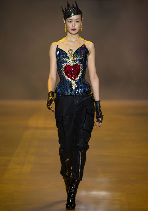 Corpiños enjoyados, zapatos con plataforma hasta la altura del muslo, clavos de aguja y seductoras medias de red, trajeron un nuevo nivel de “femme fatale” entre los villanos de Disney. (WGSN)
