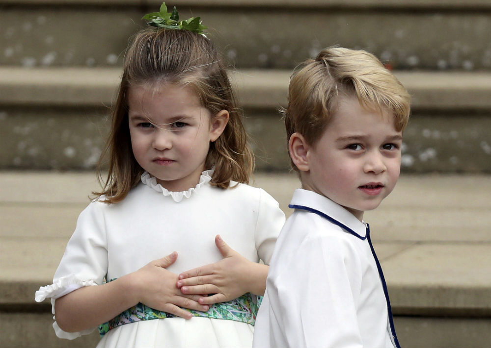 El hijo de cinco años de William y Kate, el príncipe George, fue paje, y su hija, la princesa Charlotte de tres años, era una de las seis damas de honor. (AP)