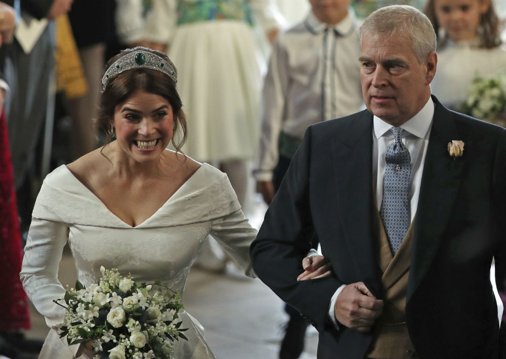 La princesa y su padre, el príncipe Andrew. (AP)