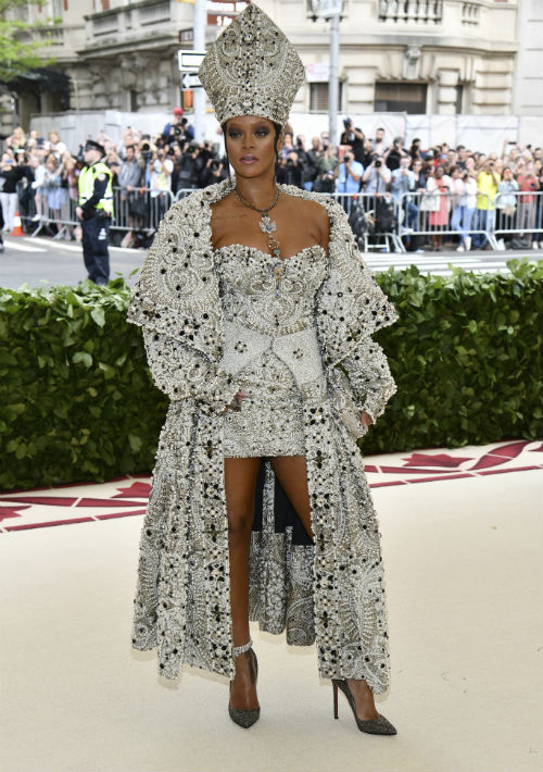 La cantante y co-anfitriona de la gala Rihanna (AP)