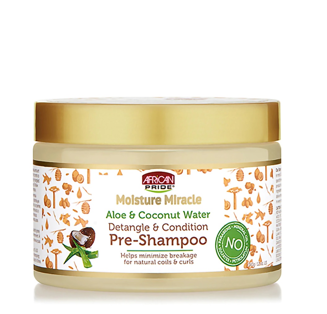 African Pride Moisture Miracle Aloe & Coconut Water Pre-Shampoo - Un tratamiento para aplicarse antes del lavado, pues humecta, desenreda y prepara la hebra para la limpieza. Aplícalo en cabello seco y déjalo por 15 a 30 minutos antes de enjuagarlo. Cuenta con buenos “reviews” en Amazon. (Suministrada)