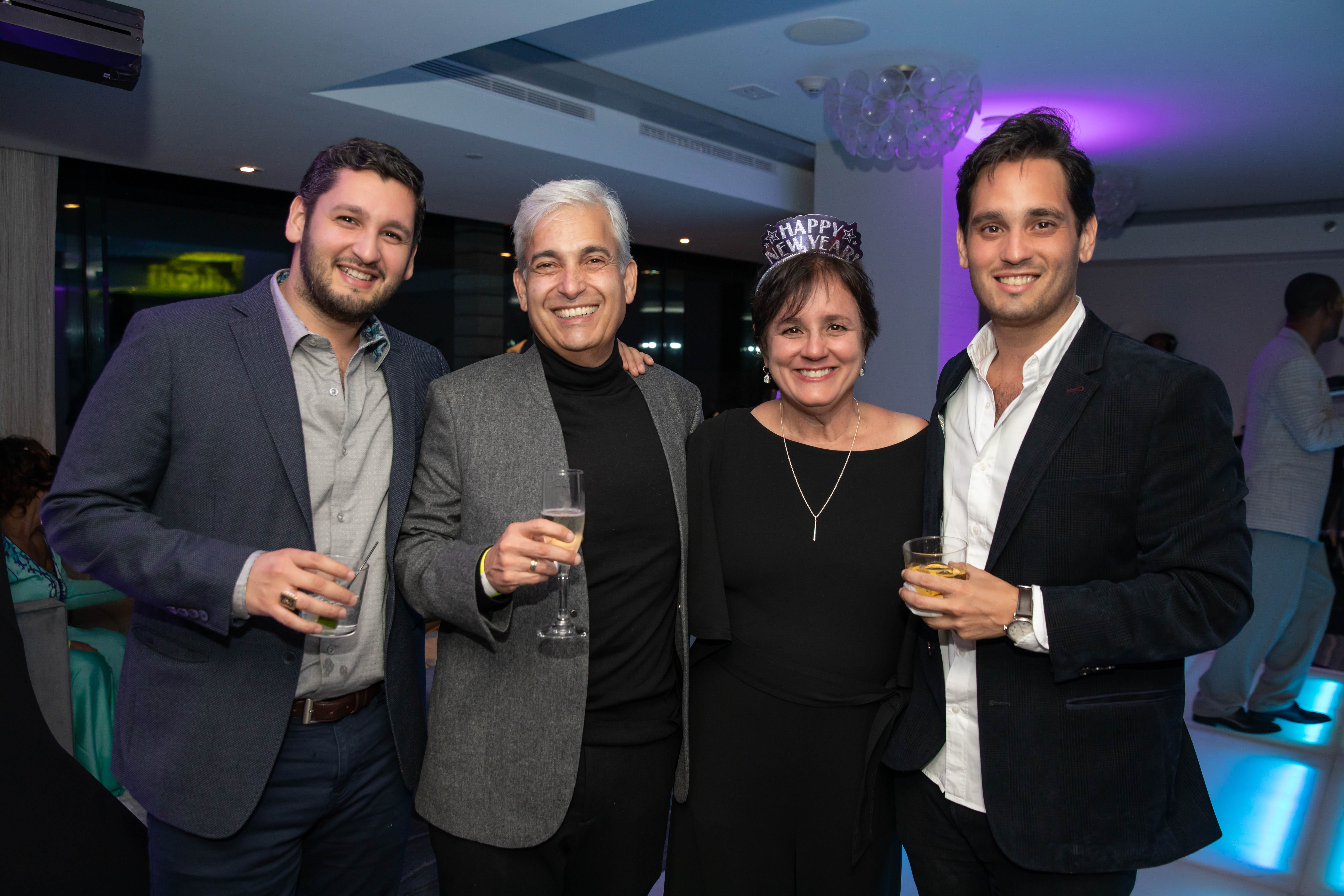 Alejandro Santana, Joe Santana, Elsa Avila y Gabriel Santana. (Suministrada)