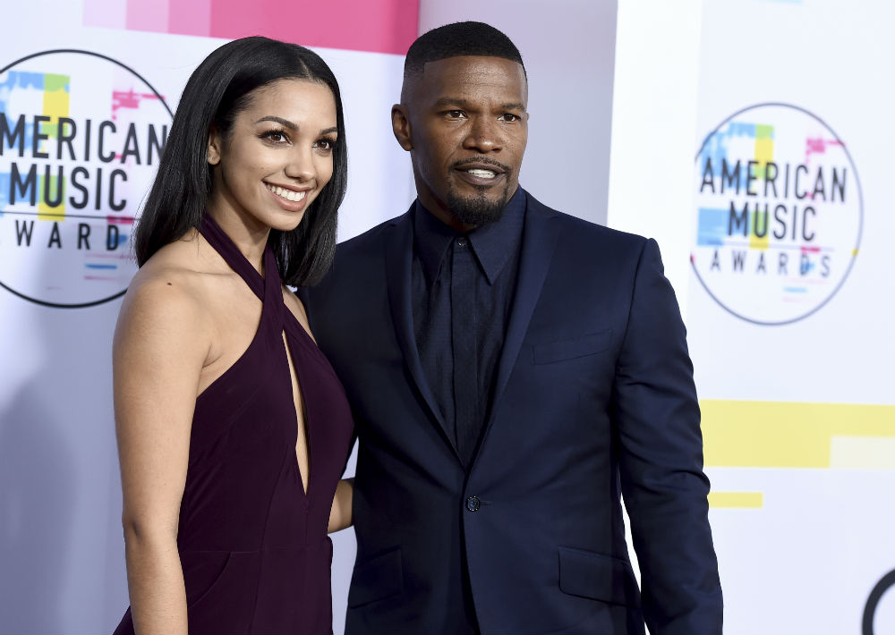 Jamie y Corinne Foxx lucieron conjuntos más formales. (Jordan Strauss/Invision/AP)