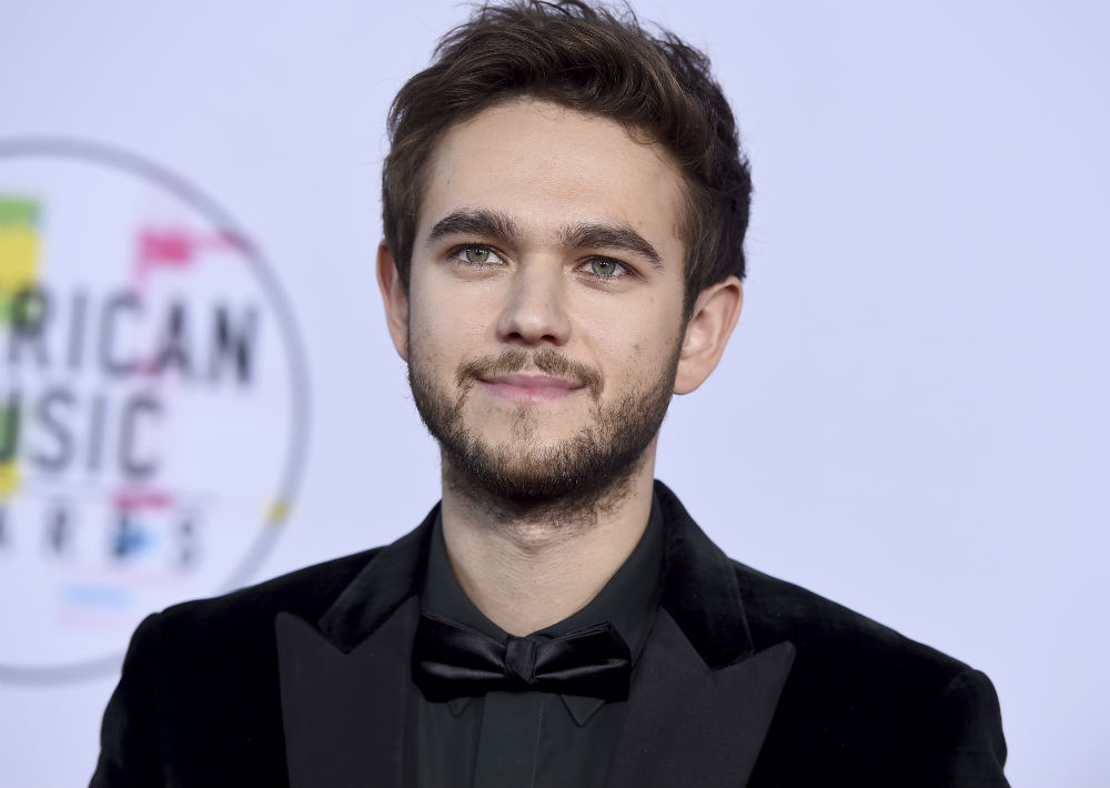 Zedd posó a su llegada a los premios. (Jordan Strauss/Invision/AP)