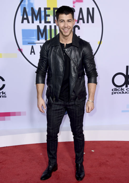 Nick Jonas a su llegada al evento. (Jordan Strauss/Invision/AP)