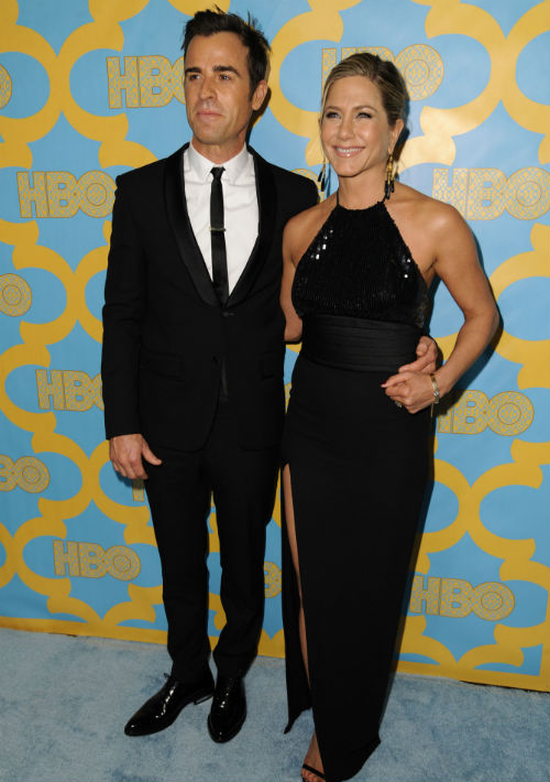 La actriz Jennifer Aniston también dijo que "sí" con una sortija de $1 millón que le entregó su actual esposo, el actor Justin Theroux . (Archivo)