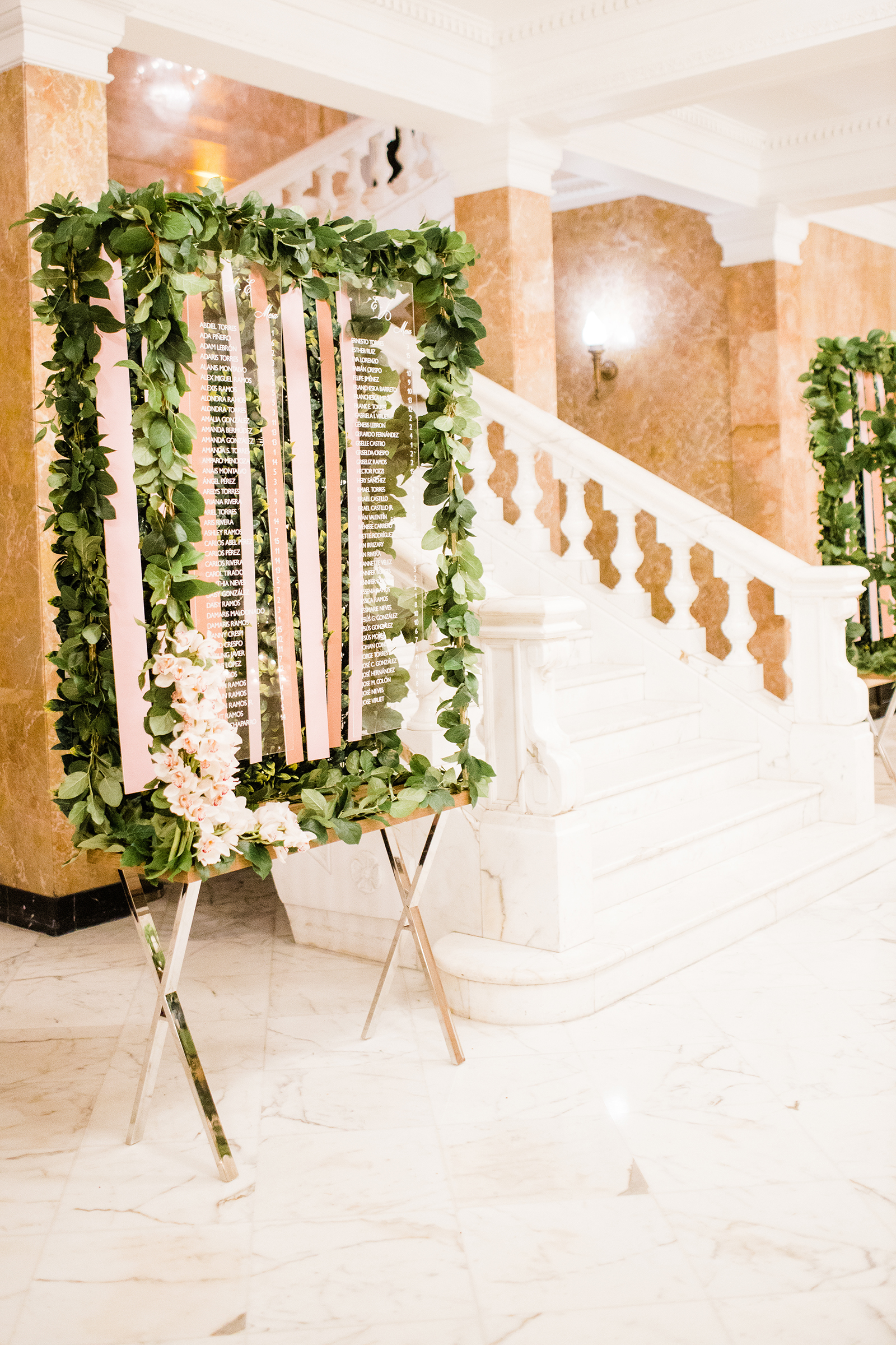Decoración: Acanthus. (Suministrada)